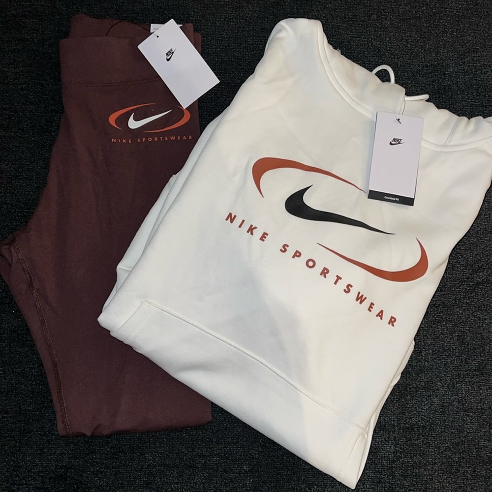 Nike women’s matching set in brown and white size Medium.